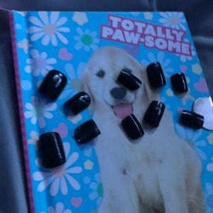 Short black press on nails